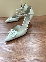 Fortok Fortok Valentino Garavani VLogo Signature slingback pumps White 8cm - 3