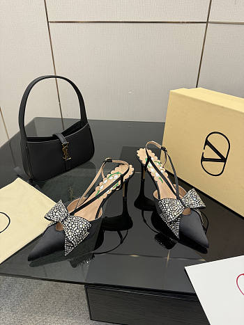 Fortok Valentino Garavani 2026ss Bowow embellished satin slingback pumps Black 8cm
