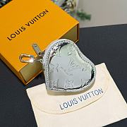 Fortok Louis Vuitton Limited Edition Monogram Miroir Heart Coin Purse Silver monogram vinyl - 5