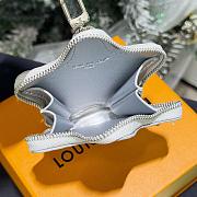  Louis Vuitton Spark Coin Purse in silver Monogram Miroir  - 4