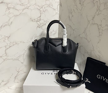 Fortok Givenchy Small Antigona bag in black grained goatskin leather 23cm