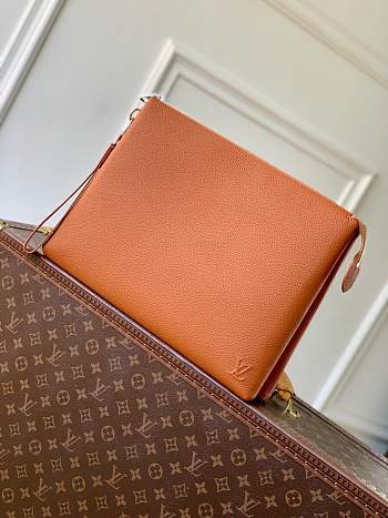 Fortok Louis Vuitton Duo Pochette Accessoires Camel 35.5 × 26 × 6.5 cm