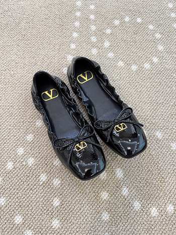 Fortok Valentino Garavani VLogo Signature Patent leather Ballet flats Black
