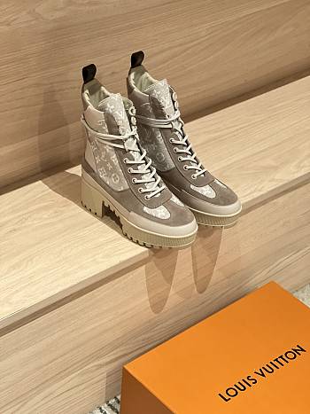 Fortok Louis Vuitton Laureate Platform Desert Boots Suede Beige