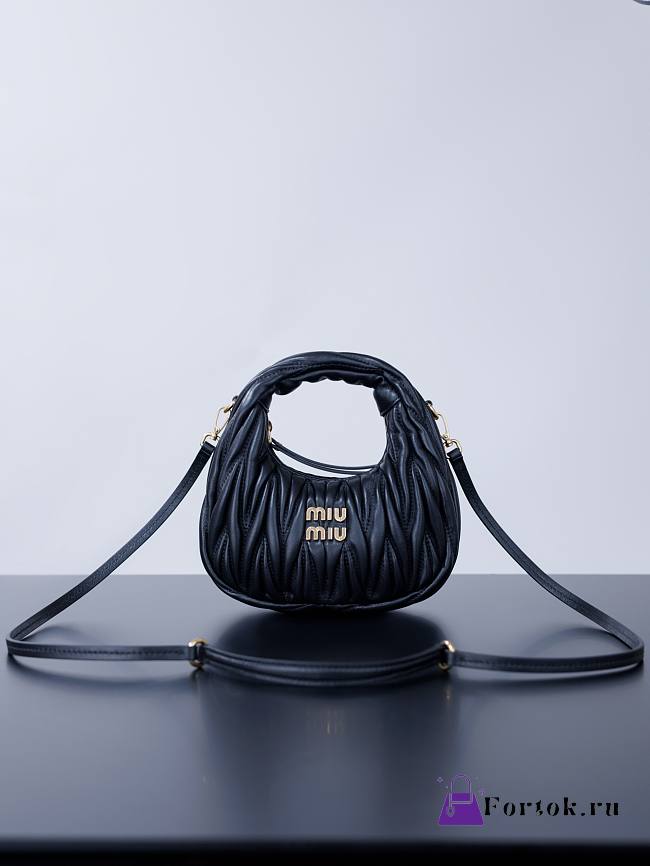 Fortok Miu Miu Mini Wander hobo bag matelassé nappa leather Black 17.5*14*5.5cm - 1