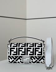 Fortok Fendi Baguette Jacquard FF Fabric Bag White/Black 27×6×14cm  - 1
