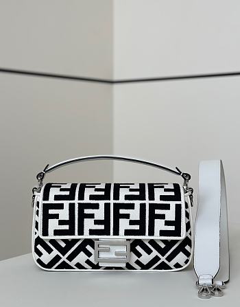 Fortok Fendi Baguette Jacquard FF Fabric Bag White/Black 27×6×14cm 