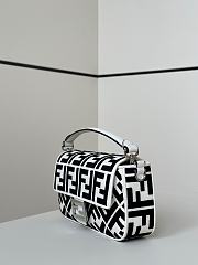 Fortok Fendi Baguette Jacquard FF Fabric Bag White/Black 27×6×14cm  - 5