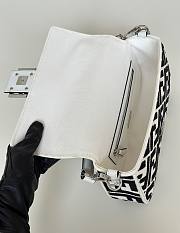 Fortok Fendi Baguette Jacquard FF Fabric Bag White/Black 27×6×14cm  - 3