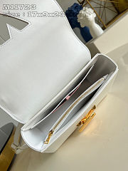 Fortok Louis Vuitton Twist MM Handbag Epi Leather White 23x17x9.5cm - 4