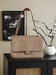 Fortok Chanel Spring/Summer 2026 Collection Chanel Maxi Flap Bag Ligth Brown calfskin 33×23×11cm - 1