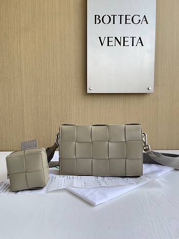 Fortok Bottega Veneta Cassette bag Bag Taupe 26*16*6.5cm