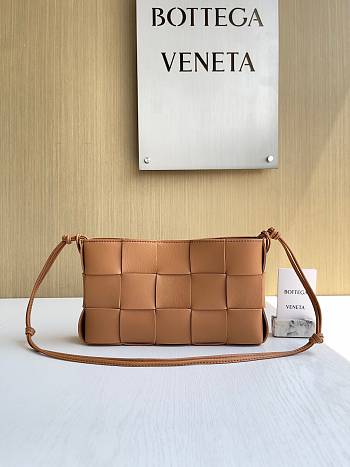 Fortok Bottega Veneta Cassette Intreccio Leather Brown 23*6.5*16cm