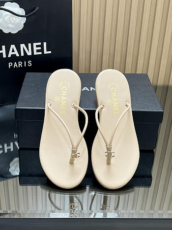 Fortok Chanel Thong Flip-flops Beige