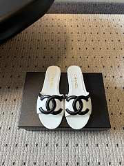 Fortok Chanel CC logo slides Flat White - 1