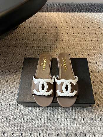 Fortok Chanel CC logo slides Flat Brown