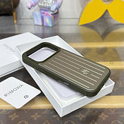 Fortok RIMOWA iPhone 17 Pro case Dark Olive Green Aluminum - 4