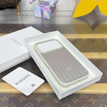 Fortok RIMOWA iPhone 17 Pro case Light Sage Green Aluminum