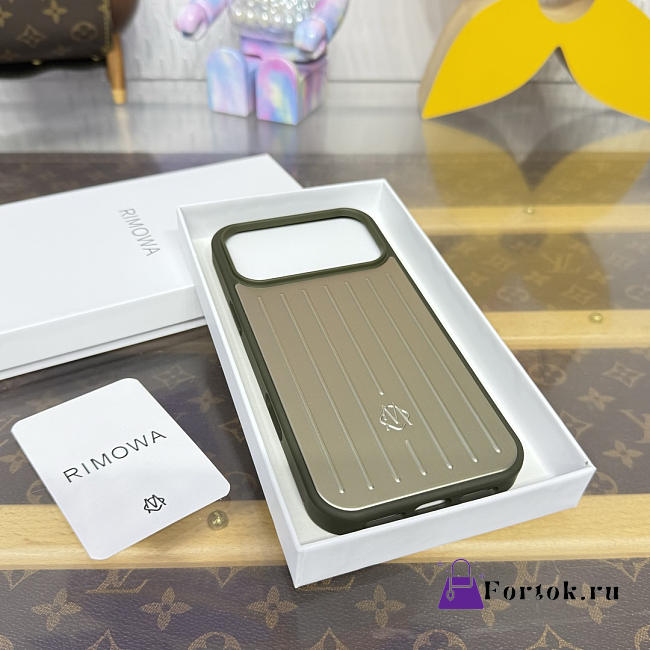 Fortok RIMOWA iPhone 17 Pro Max case Dark Olive Green Aluminum - 1