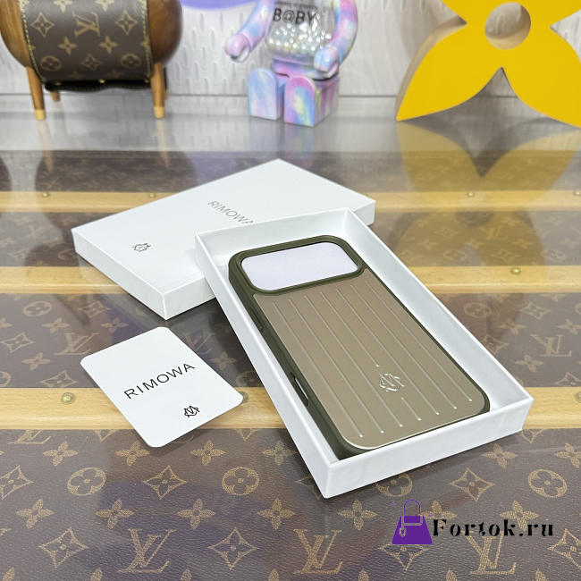 Fortok RIMOWA iPhone 17 Pro Max case Dark Green Aluminum - 1