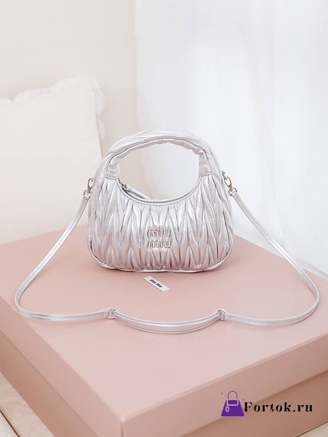 Fortok Miu Miu Wander matelassé nappa leather hobo bag Silver 20*17*6cm - 1