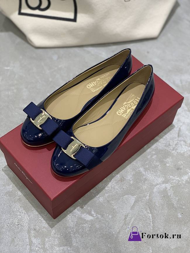 Fortok Salvatore Ferragamo Varina ballet flats Patent Leather Navy Blue - 1