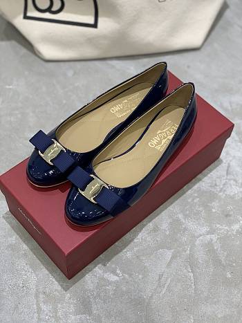 Fortok Salvatore Ferragamo Varina ballet flats Patent Leather Navy Blue