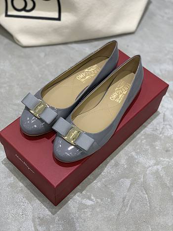 Fortok Salvatore Ferragamo Varina ballet flats Patent Leather Grey
