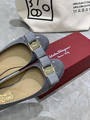 Fortok Salvatore Ferragamo Varina ballet flats Patent Leather Grey - 6
