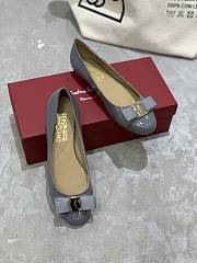 Fortok Salvatore Ferragamo Varina ballet flats Patent Leather Grey - 2