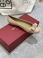 Fortok Salvatore Ferragamo Varina ballet flats Patent Leather Beige - 6