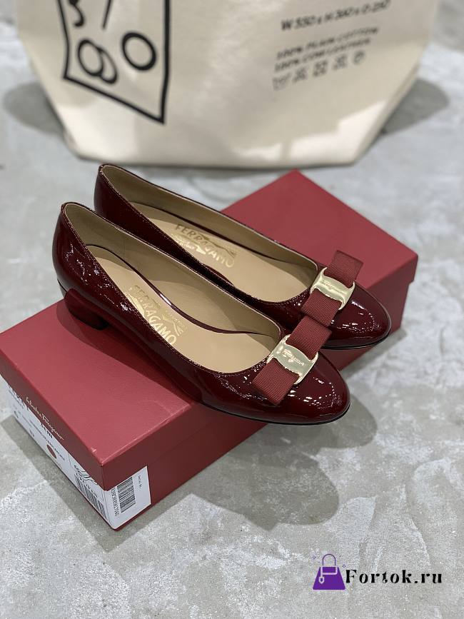 Fortok Salvatore Ferragamo Varina Ballet FLats 3.5cm Patent Leather Burgundy - 1