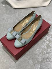 Fortok Salvatore Ferragamo Varina Ballet FLats 3.5cm Patent Leather Light Sage Green - 1