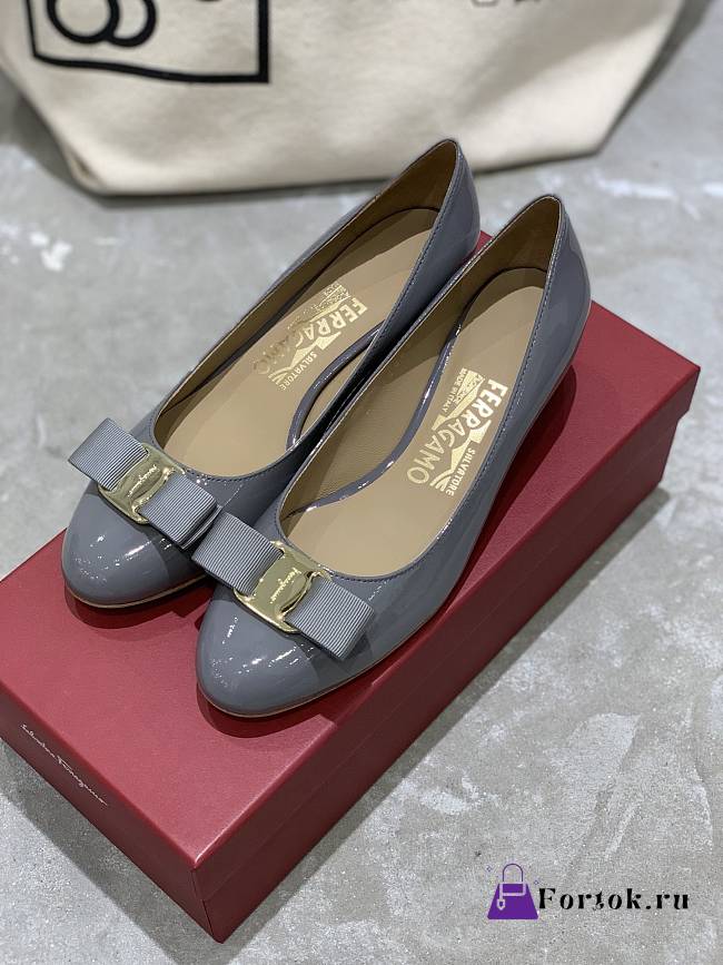 Fortok Salvatore Ferragamo Varina Ballet FLats 3.5cm Patent Leather Grey - 1