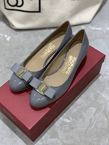 Fortok Salvatore Ferragamo Varina Ballet FLats 3.5cm Patent Leather Grey