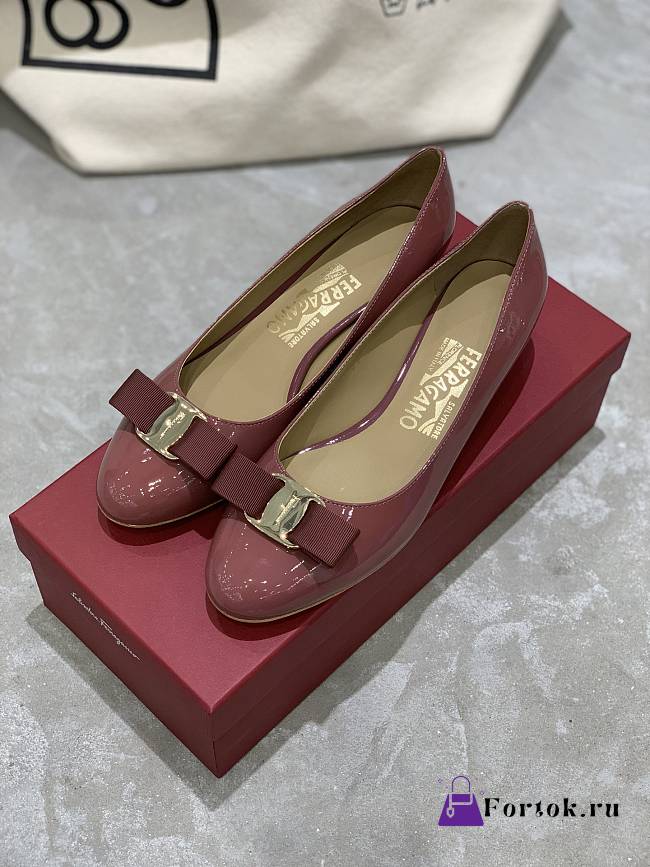Fortok Salvatore Ferragamo Varina Ballet FLats 3.5cm Patent Leather Light Burgundy - 1