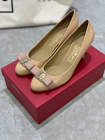 Fortok Salvatore Ferragamo Varina Ballet Heels 7cm Patent Leather Beige