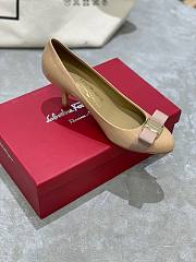 Fortok Salvatore Ferragamo Varina Ballet Heels 7cm Patent Leather Beige - 3
