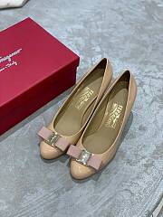 Fortok Salvatore Ferragamo Varina Ballet Heels 7cm Patent Leather Beige - 2