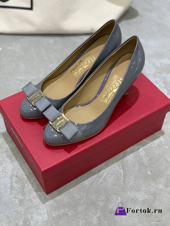 Fortok Salvatore Ferragamo Varina Ballet Heels 7cm Patent Leather Grey - 1