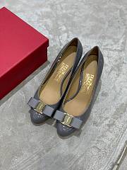 Fortok Salvatore Ferragamo Varina Ballet Heels 7cm Patent Leather Grey - 2