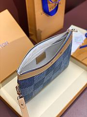 Fortok Louis Vuitton Pochette To-Go Monogram Washed Denim 30x21.5x1cm - 4