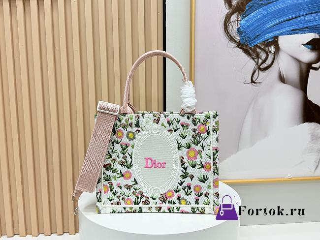Fortok Dior Small Dior Book Tote with Strap White Multicolor Daisy Garden Embroidery with Dior Médaillon 26*8*22cm - 1