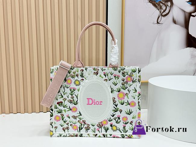 Fortok Dior Medium Dior Book Tote with Strap White Multicolor Daisy Garden Embroidery with Dior Médaillon 36*27*16cm - 1