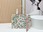 Fortok Dior Medium Dior Book Tote with Strap White Multicolor Daisy Garden Embroidery with Dior Médaillon 36*27*16cm - 3