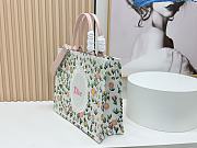Fortok Dior Large Dior Book Tote with Strap White Multicolor Daisy Garden Embroidery with Dior Médaillon 41*14*32cm - 2