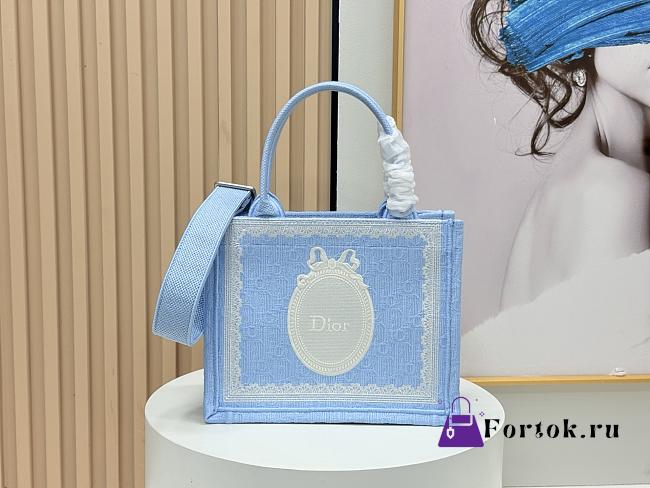 Fortok Dior Small Dior Book Tote with Strap Celestial Blue Dior Oblique Embroidery with White Lace and Dior Médaillon 26*8*22cm - 1