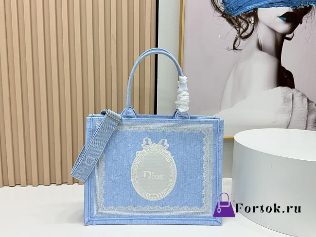 Fortok Dior Medium Dior Book Tote with Strap Celestial Blue Dior Oblique Embroidery with White Lace and Dior Médaillon 36*27*16cm - 1