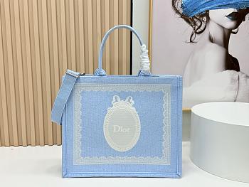 Fortok Dior Large Dior Book Tote with Strap Celestial Blue Dior Oblique Embroidery with White Lace and Dior Médaillon 41*14*32cm