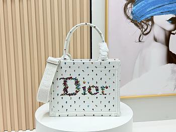 Fortok Dior Dioramour Small Dior Book Tote with Strap White Multicolor Revolution Flowers Embroidery 26*8*22cm
